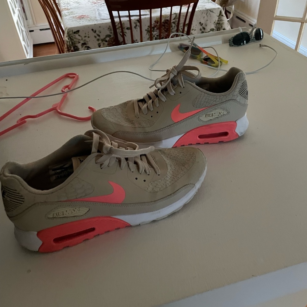 Nike air max slightly worn